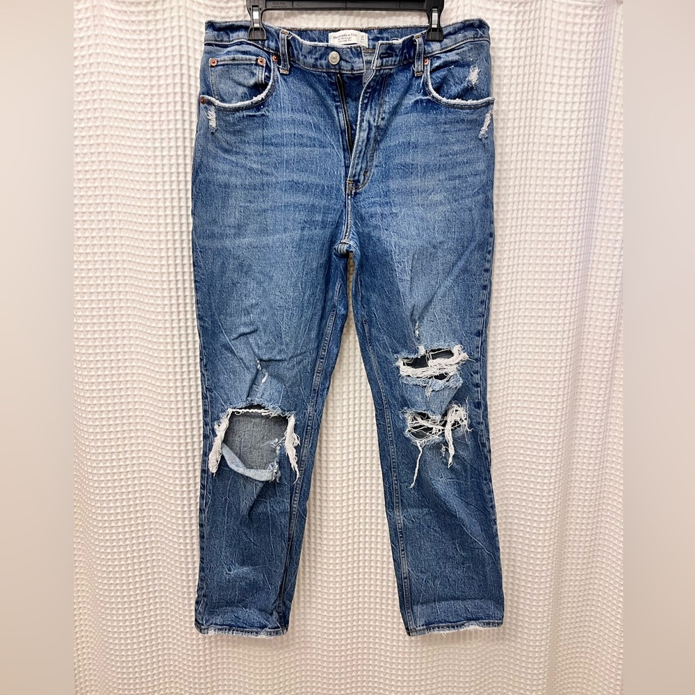 Abercrombie & Fitch - The 90’s Straight Ultra High Rise